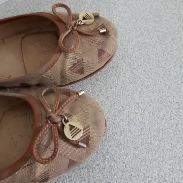 SOULIERS BALLERINES ALDO GR 7.5 FEMME TRÈS CONFORTABLES: $10.00