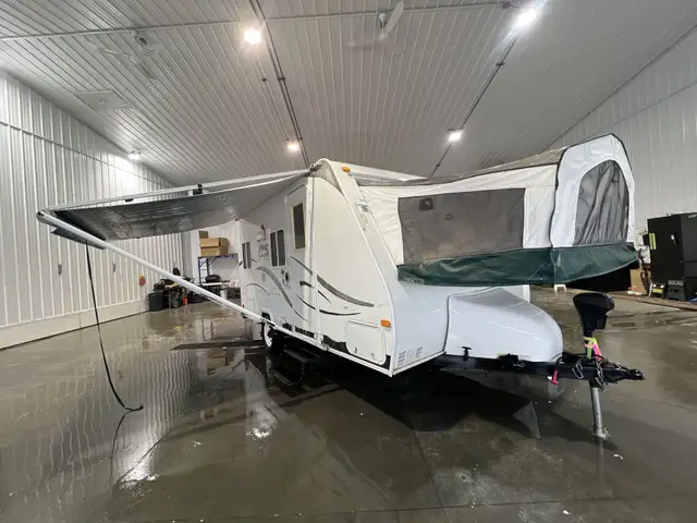 2008 Stampede 158, HYBRID, COMPACT, LARGE DINETTE