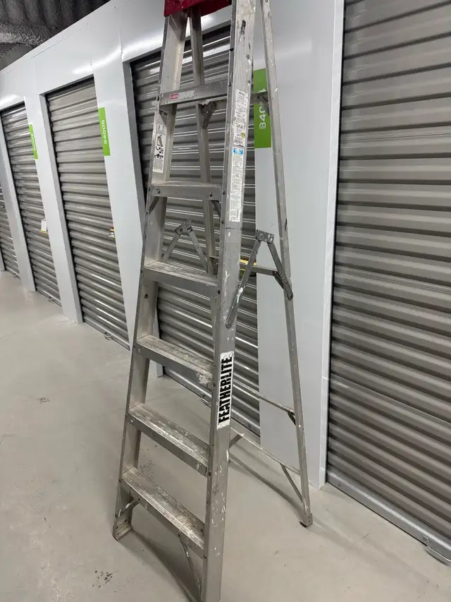 Selling 7ft ladder - $100