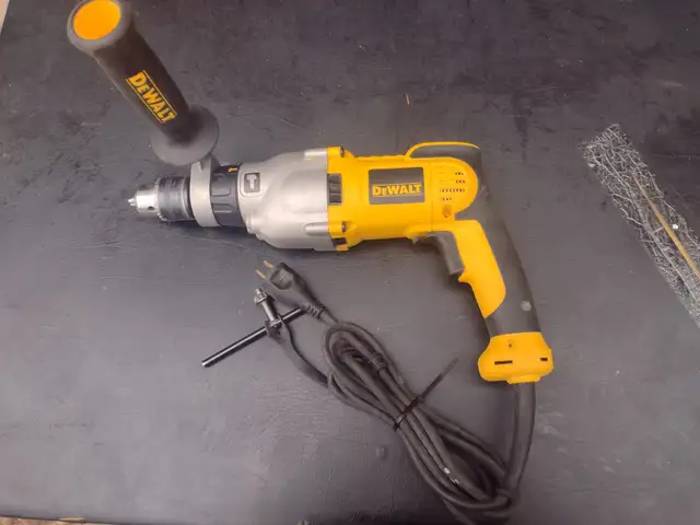 Perceuse marteau 1/2'' DEWALT DWD520 comme neuve