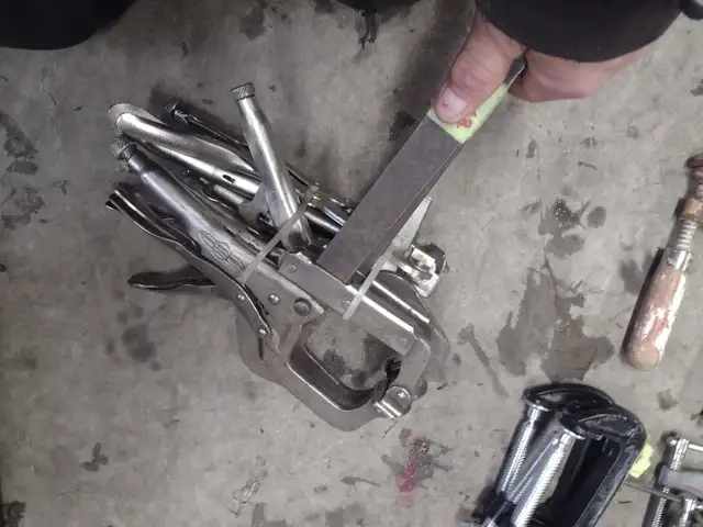 Lot de 27 pinces et serre tous en tres bonne condition. - Photo 2