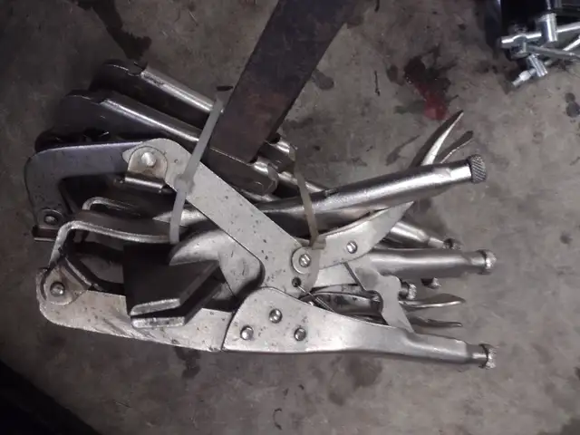 Lot de 27 pinces et serre tous en tres bonne condition. - Photo 3