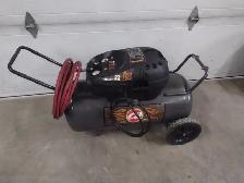 Compresseur portatif 22 gallons avec hose de 25'