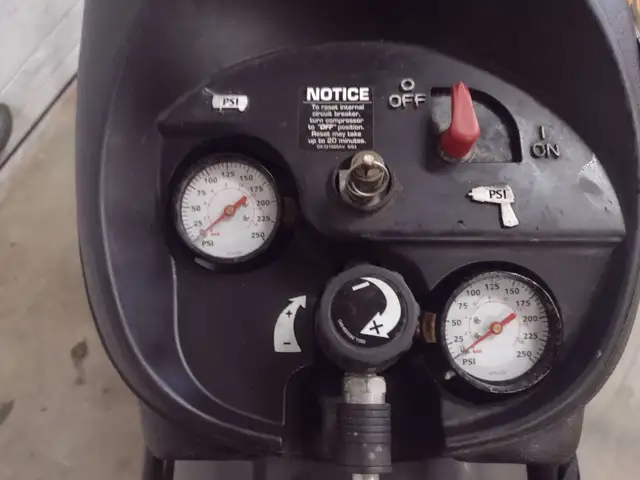 Compresseur portatif 22 gallons avec hose de 25' - Photo 2