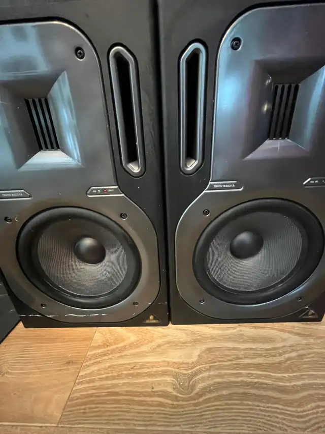 Used Rockit 5 Speakers and Harmon Kardon Receivers For Sale - Photo 3