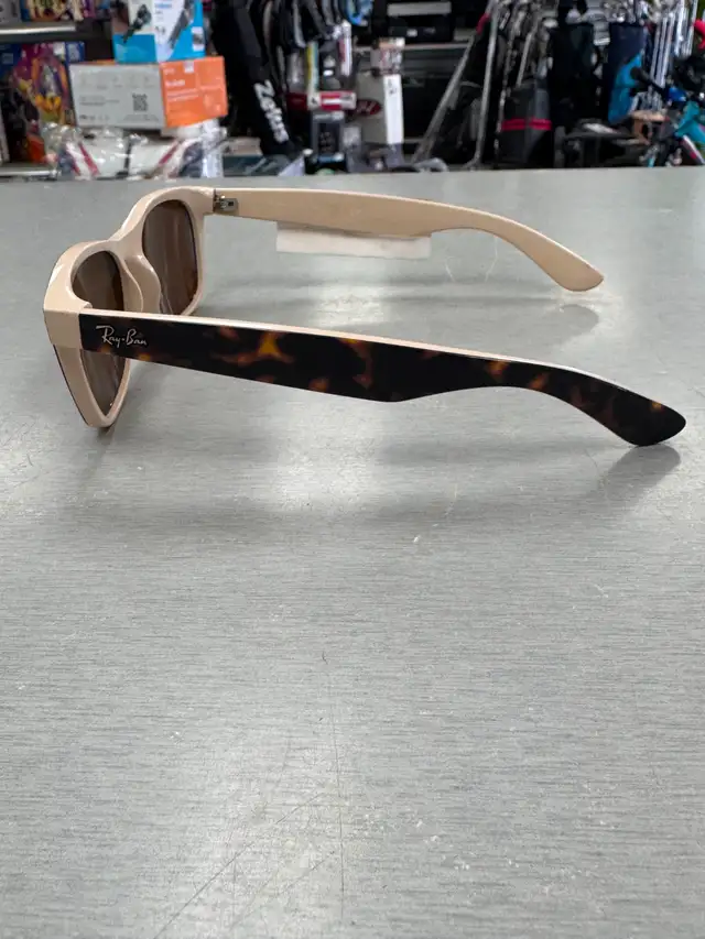 Ray-Ban RB2132 NEW WAYFARER CLASSIC Sunglasses - Photo 2