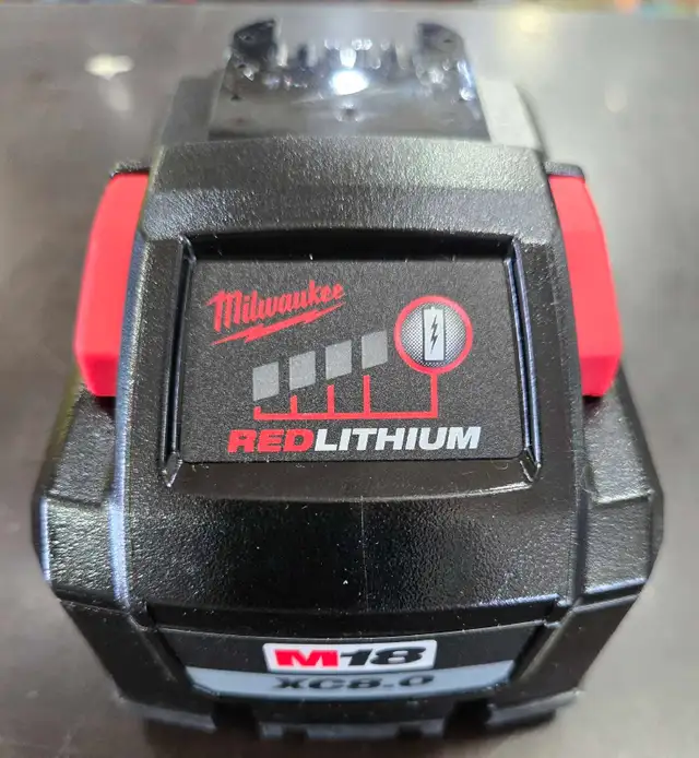 NEW MILWAUKEE  48-11-1880. XC 8.0 battery. $$ - Photo 2