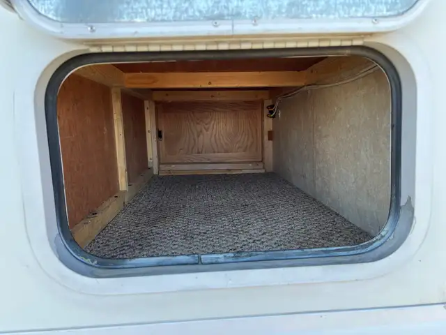 2008 OKANAGAN 811SL, TRUCK CAMPER, SOLAR, GENERATOR, INVERTER - Photo 14