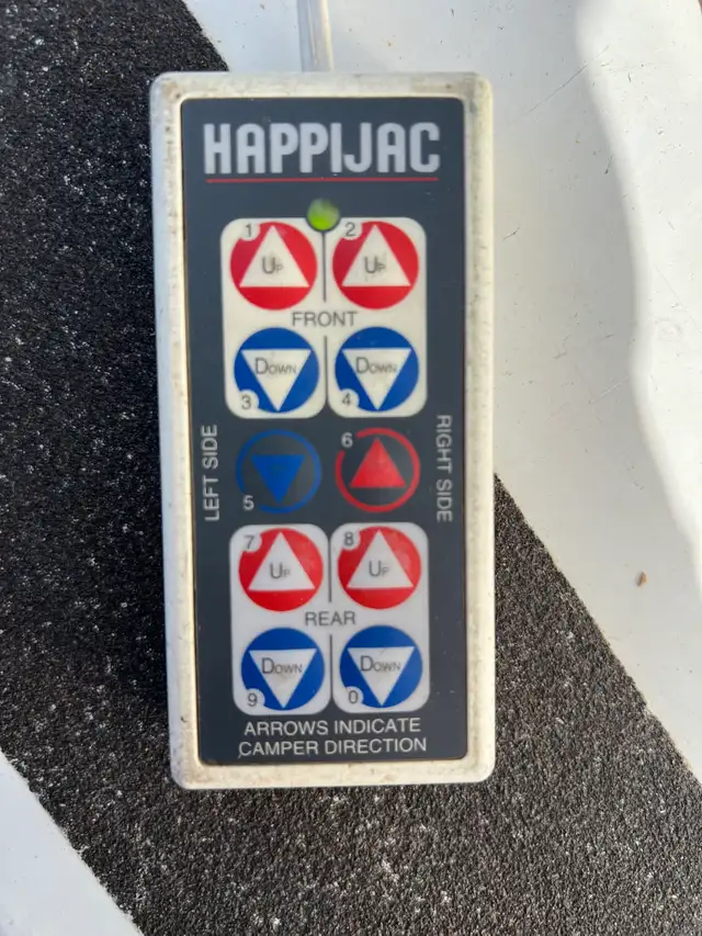 2008 OKANAGAN 811SL, TRUCK CAMPER, SOLAR, GENERATOR, INVERTER - Photo 17