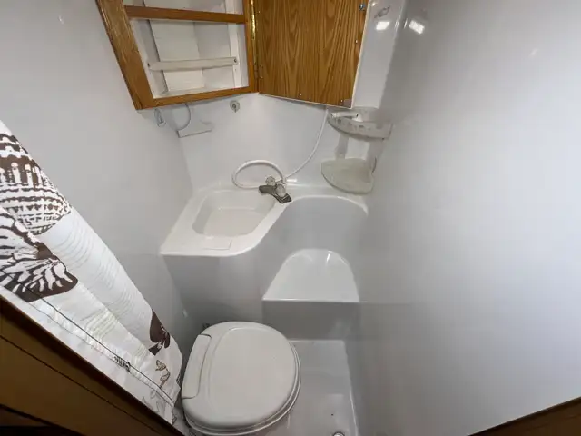 2008 OKANAGAN 811SL, TRUCK CAMPER, SOLAR, GENERATOR, INVERTER - Photo 23