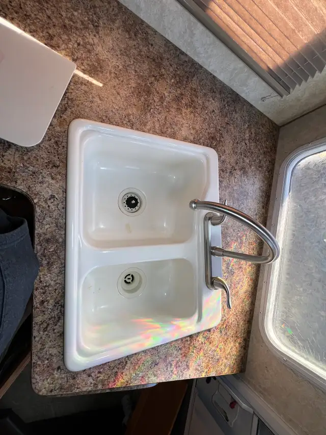 2008 OKANAGAN 811SL, TRUCK CAMPER, SOLAR, GENERATOR, INVERTER - Photo 30