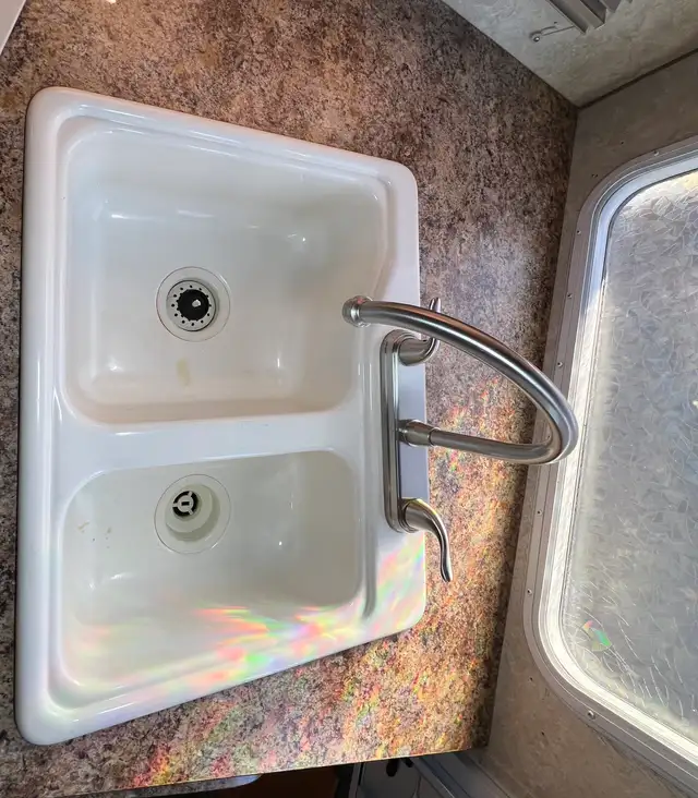 2008 OKANAGAN 811SL, TRUCK CAMPER, SOLAR, GENERATOR, INVERTER - Photo 35