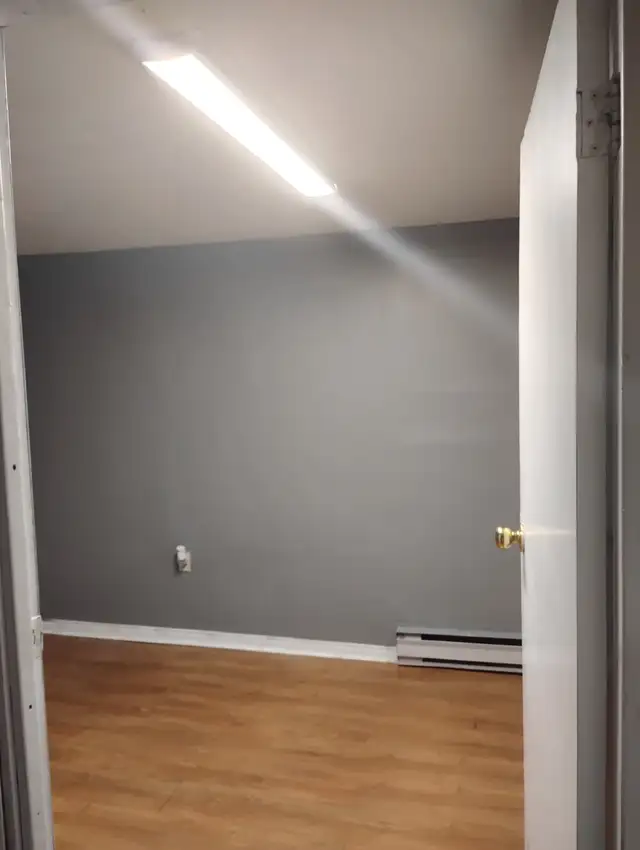 One Bedroom Basement Apartment- Parking Included - Photo 3