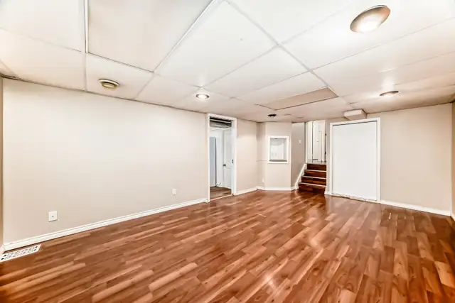 3 Bed 1 Bath Unit - 2-327 Dalhousie