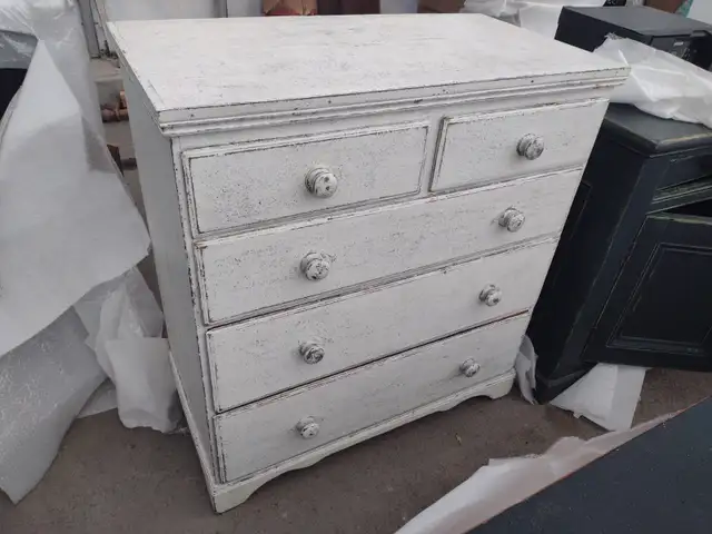 Bureau de chambre antique en très bonne condition.