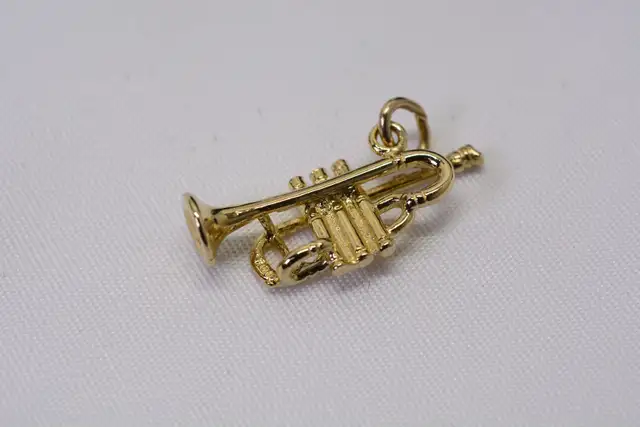 TRUMPET PENDANT 10K - Photo 2
