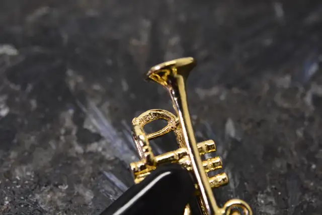 TRUMPET PENDANT 10K - Photo 4