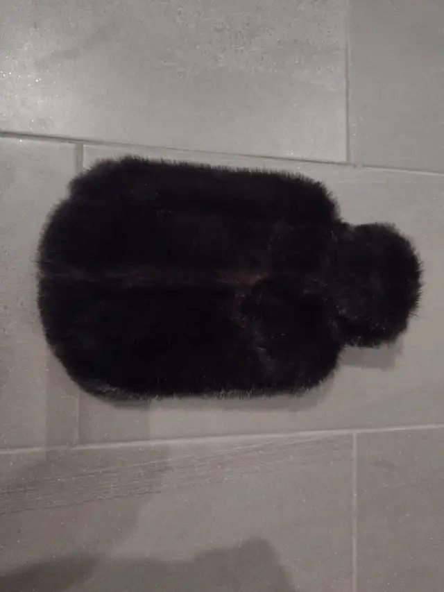 Bouillotte recouvert de vison flambant neuf jamais utiliser.