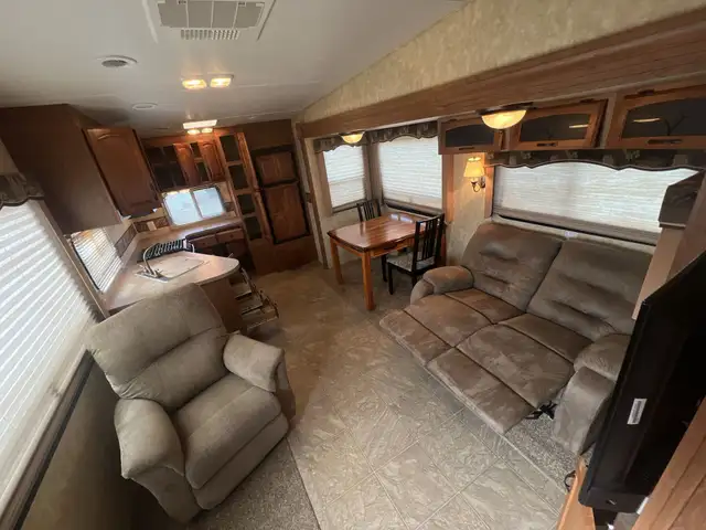 2010 CHAPARRAL 270RKS, REAR KITCHEN, COUPLES UNIT - Photo 6