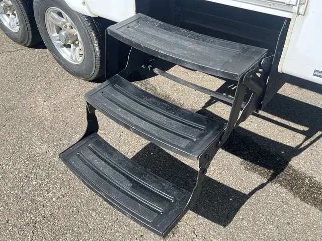 2010 CHAPARRAL 270RKS, REAR KITCHEN, COUPLES UNIT - Photo 9