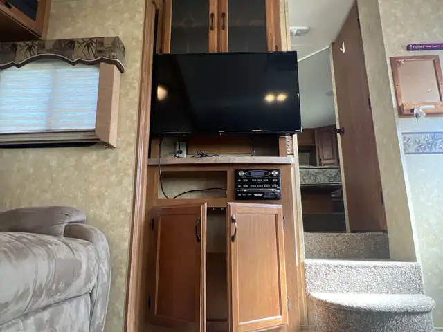 2010 CHAPARRAL 270RKS, REAR KITCHEN, COUPLES UNIT - Photo 14