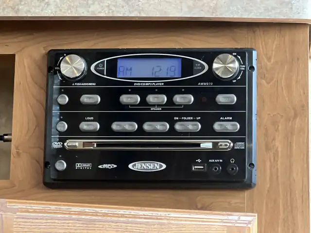 2010 CHAPARRAL 270RKS, REAR KITCHEN, COUPLES UNIT - Photo 15