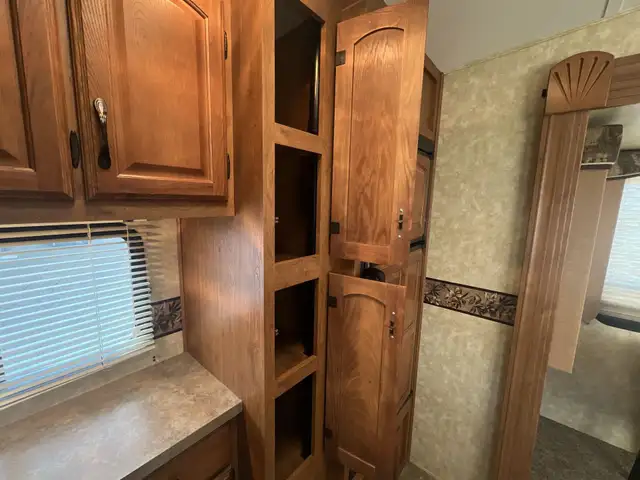 2010 CHAPARRAL 270RKS, REAR KITCHEN, COUPLES UNIT - Photo 18