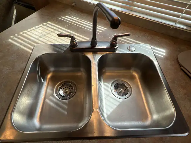 2010 CHAPARRAL 270RKS, REAR KITCHEN, COUPLES UNIT - Photo 24