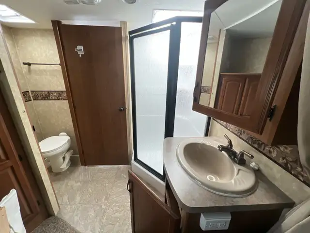 2010 CHAPARRAL 270RKS, REAR KITCHEN, COUPLES UNIT - Photo 25