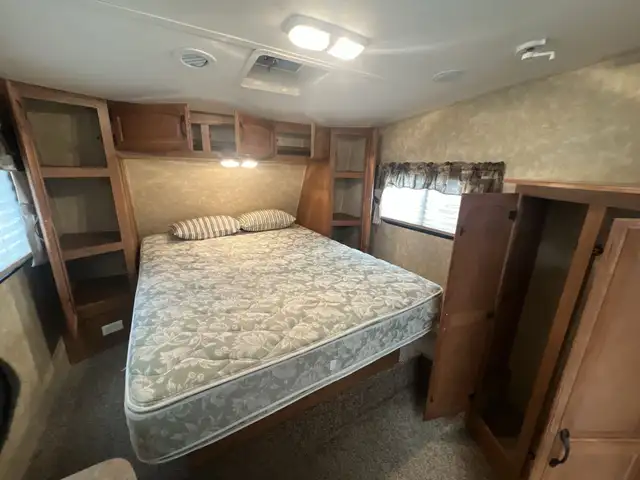 2010 CHAPARRAL 270RKS, REAR KITCHEN, COUPLES UNIT - Photo 27