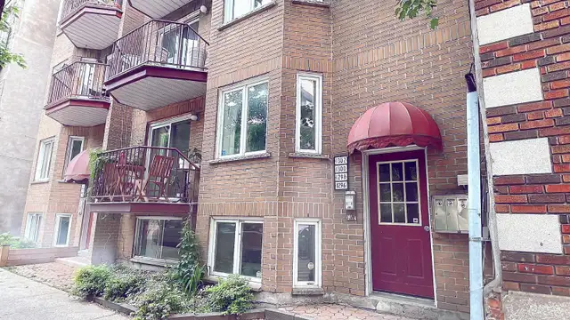 4.5 LARGE CONDO (REDUCED PRICE), CENTER OF VILLAGE