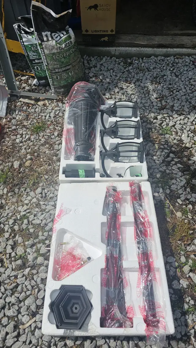 3 light outdoor posts (13 of them) and sinfl