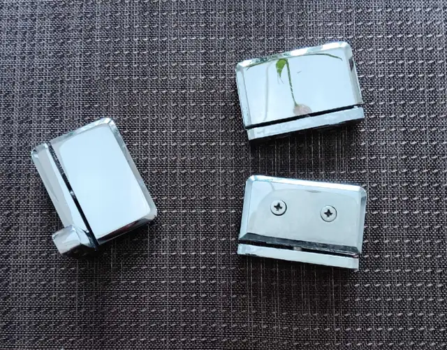 3/8' thick glass shower door 78 x 25.75 inches - Photo 3