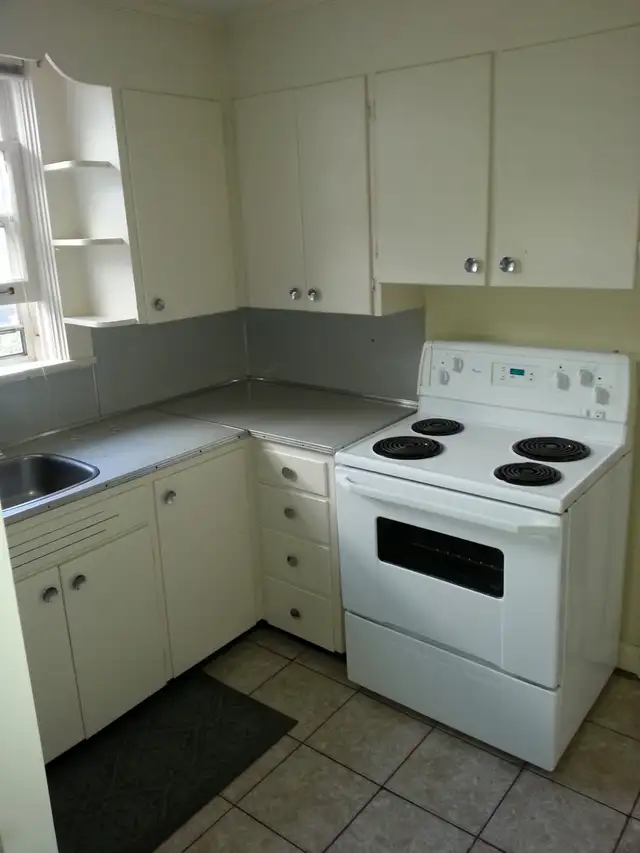 YONGE ST & FINCH AVE (2 BEDROOM) - Photo 9