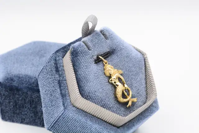 10K MERMAID PENDANT - Photo 2