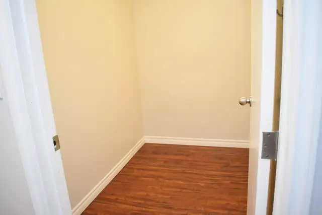 SPACIOUS – RENOVATED – PET FRIENDLY - Photo 5