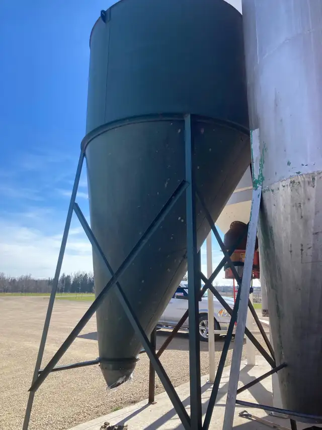 5 ton feed bin -Offers?? - Photo 3
