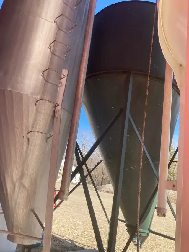 5 ton feed bin -Offers?? - Photo 6