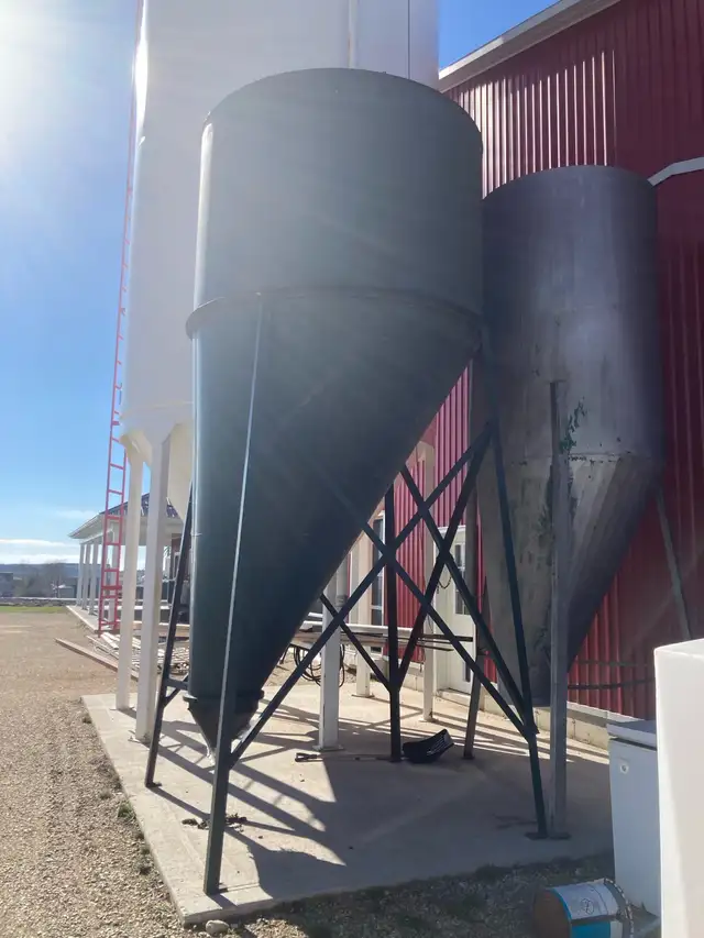 5 ton feed bin -Offers?? - Photo 7