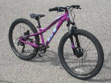 NEW GIRLS 24' GT STOMPER PRO SERIES 7 SPD, DISC BRAKES & SHOCKS!