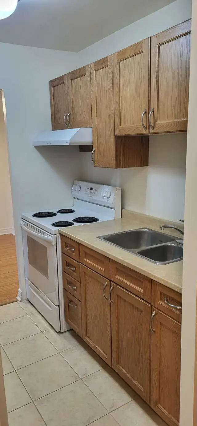 CENTRALLY LOCATED ONE BEDROOM Immediate Occupancy