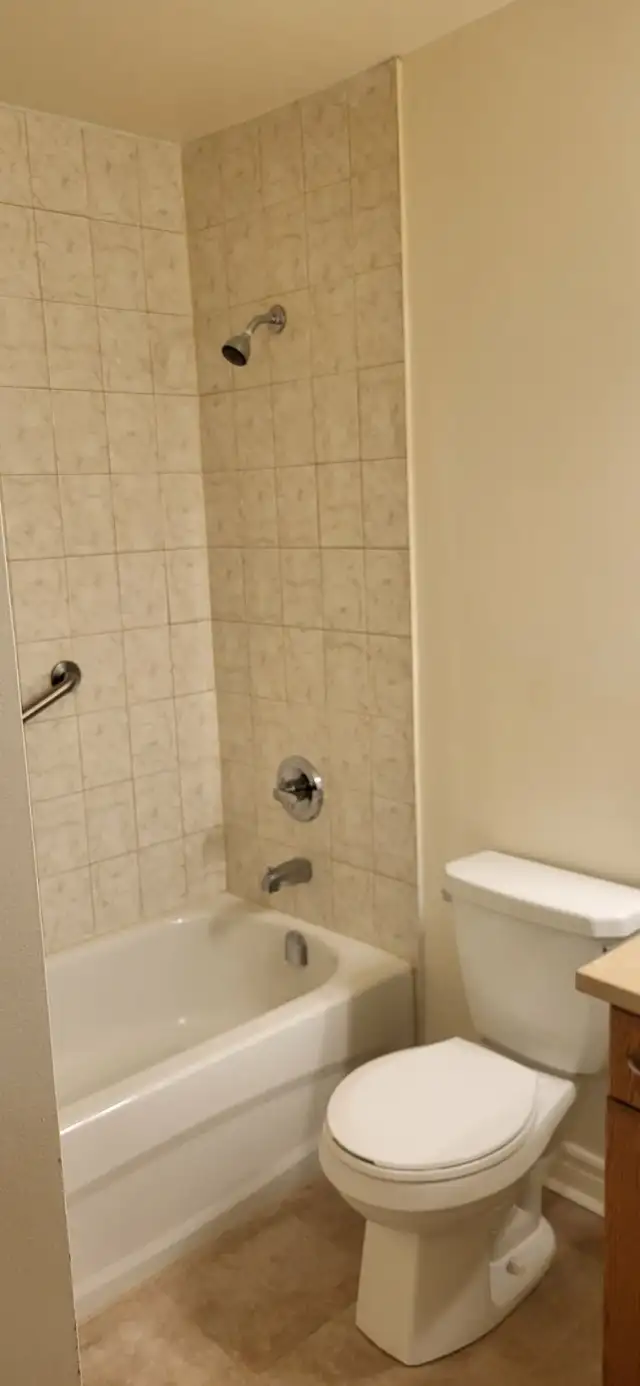 CENTRALLY LOCATED ONE BEDROOM Immediate Occupancy - Photo 9