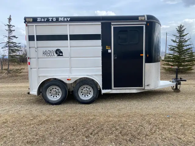 Horse trailer - Photo 3
