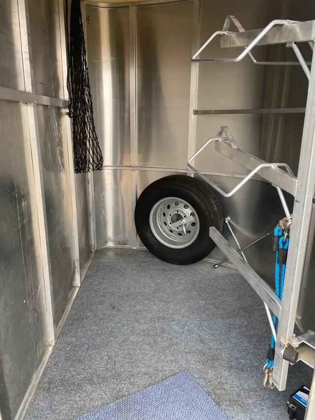 Horse trailer - Photo 5