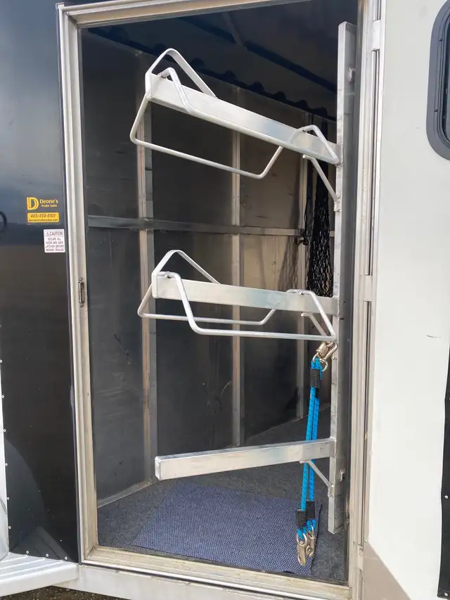 Horse trailer - Photo 6