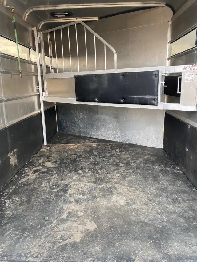 Horse trailer - Photo 7