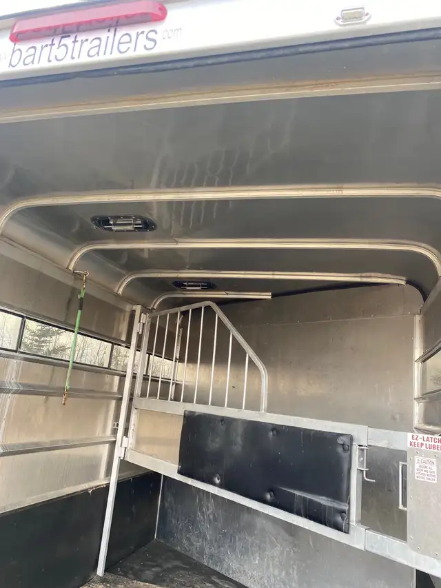 Horse trailer - Photo 9