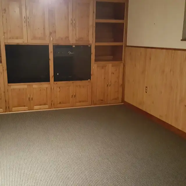 Basement for rent available from April 1, 2026 in Shawnessy - Photo 2