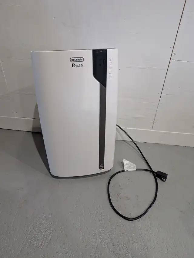 DeLonghi 14,000 BTU Portable Air Conditioner For Sale - Photo 2