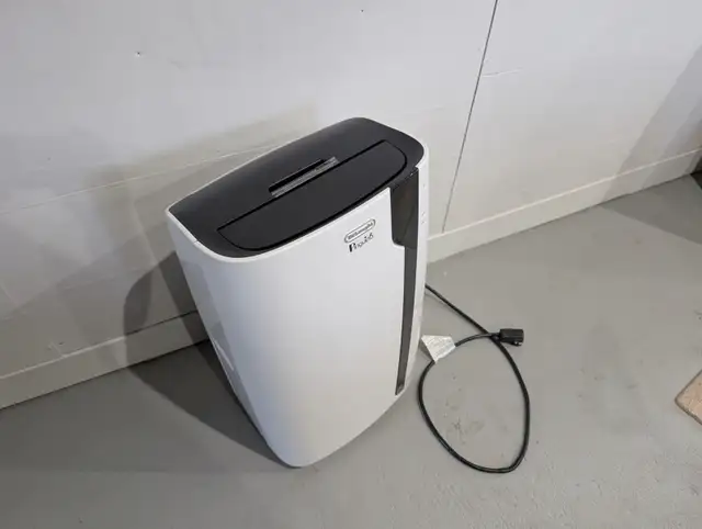 DeLonghi 14,000 BTU Portable Air Conditioner For Sale - Photo 3